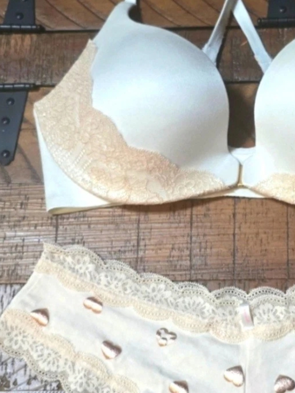 Victoria's Secret Smooth Molded Lace-Trim Bra - Ivory plus Bottoms